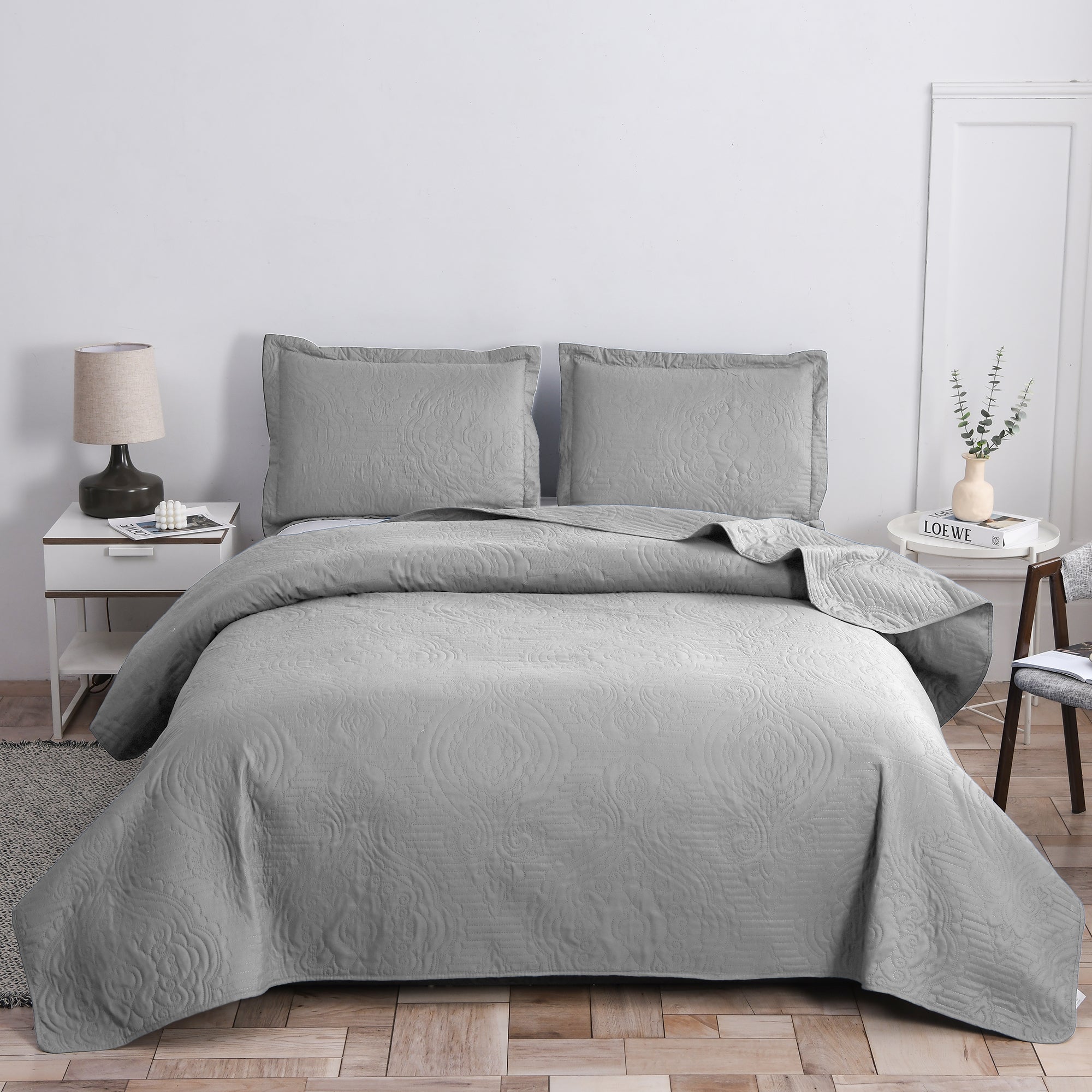Smuge Quilt Set, Reversible Lightweight Soft Microfiber Bedspread Coverlet, Solid Color, 3 Piece Set (1 Bedspread, 2 Pillow Shams)