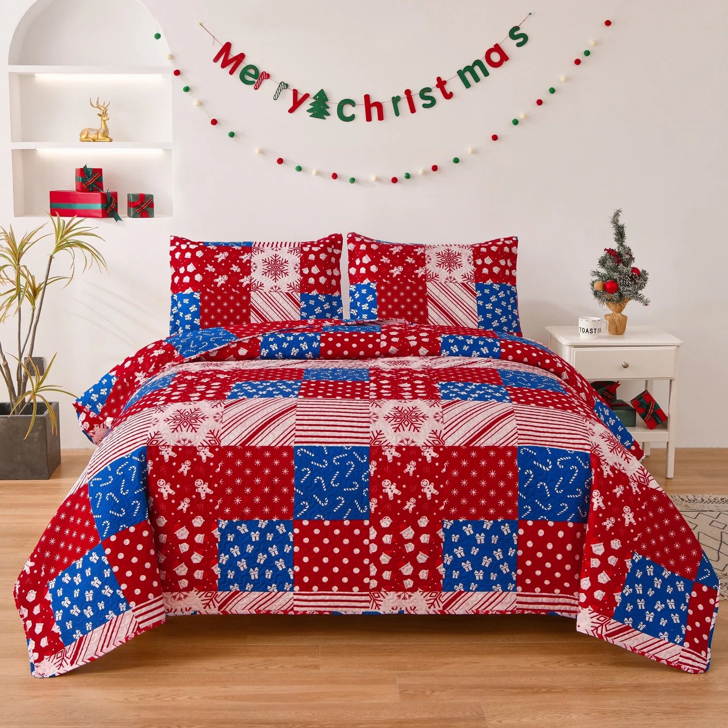 Smuge 3-Piece Christmas Bedding Set (Twin/Queen/King) - Reindeer & Lantern Quilt & Coverlet, 1 Quilt + 1 Coverlet + 2 Pillow Shams